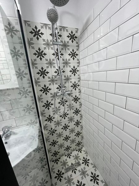 Colentina, vis a vis de Rose Garden,